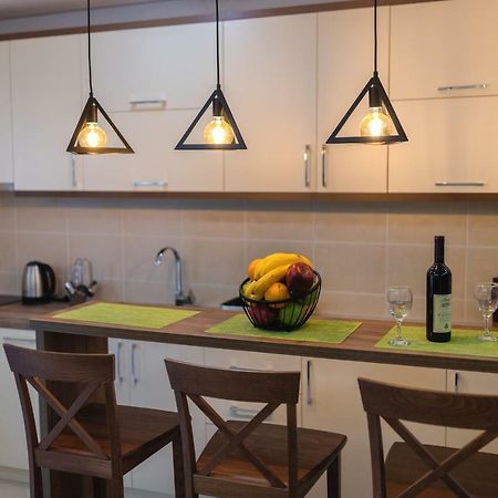 Apartmani Tref Petrovac ภายนอก รูปภาพ