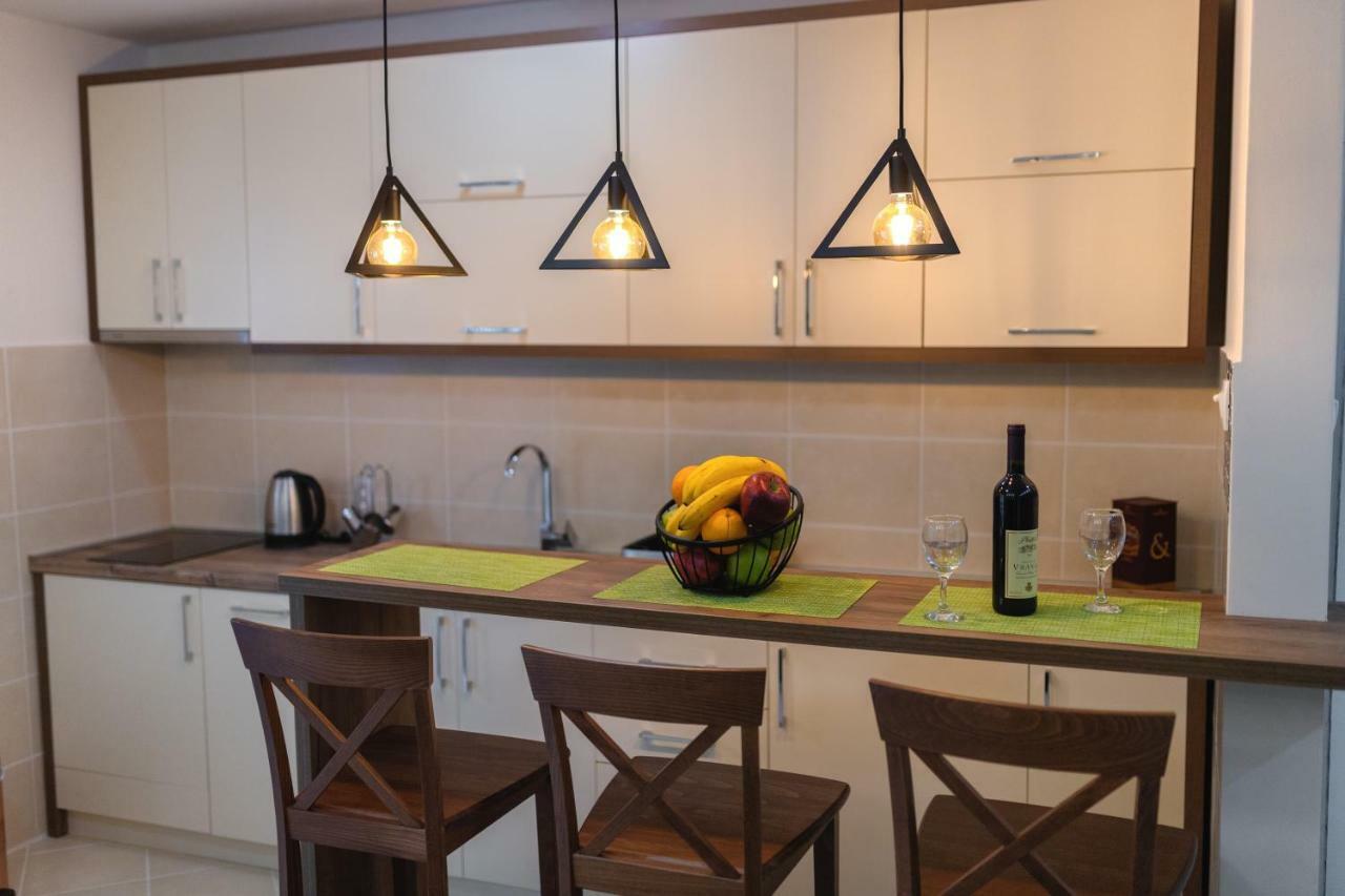 Apartmani Tref Petrovac ภายนอก รูปภาพ