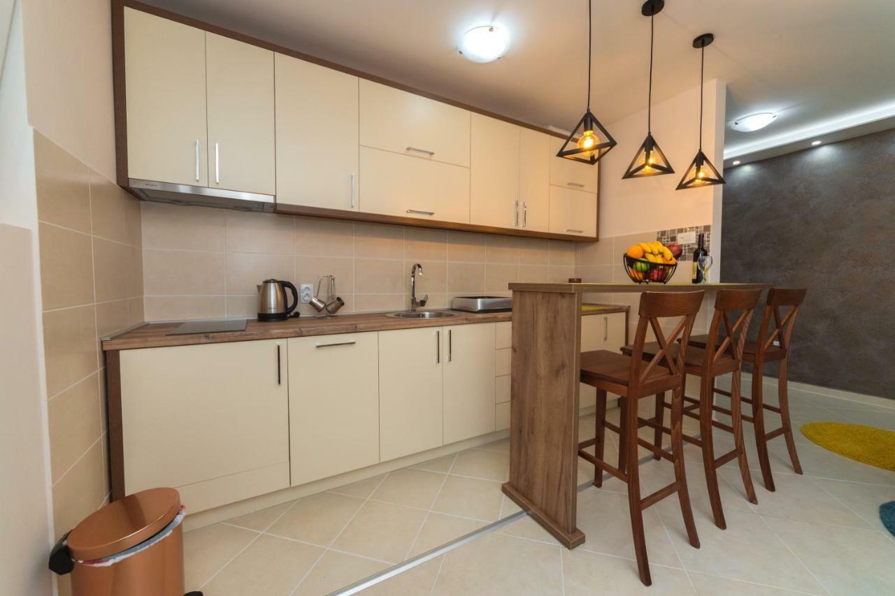Apartmani Tref Petrovac ภายนอก รูปภาพ