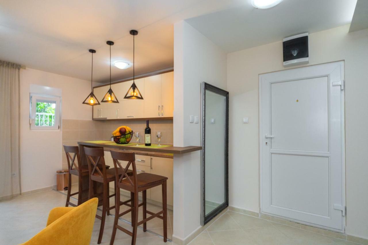 Apartmani Tref Petrovac ภายนอก รูปภาพ