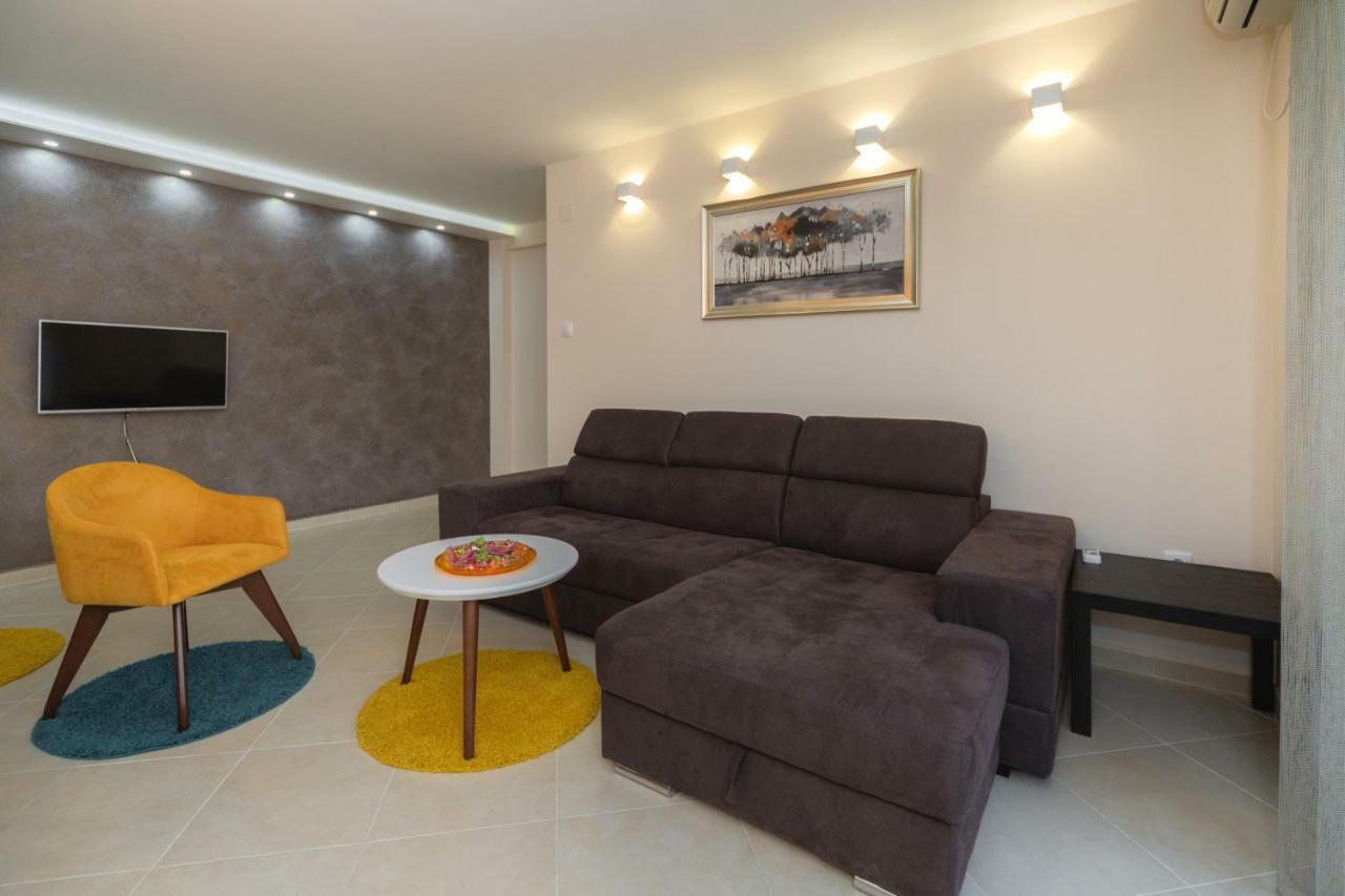 Apartmani Tref Petrovac ภายนอก รูปภาพ