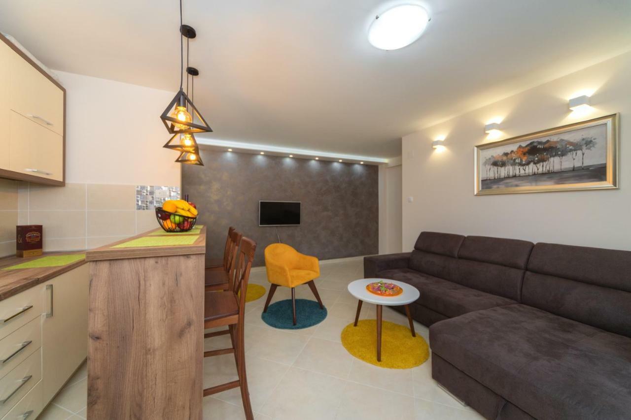 Apartmani Tref Petrovac ภายนอก รูปภาพ